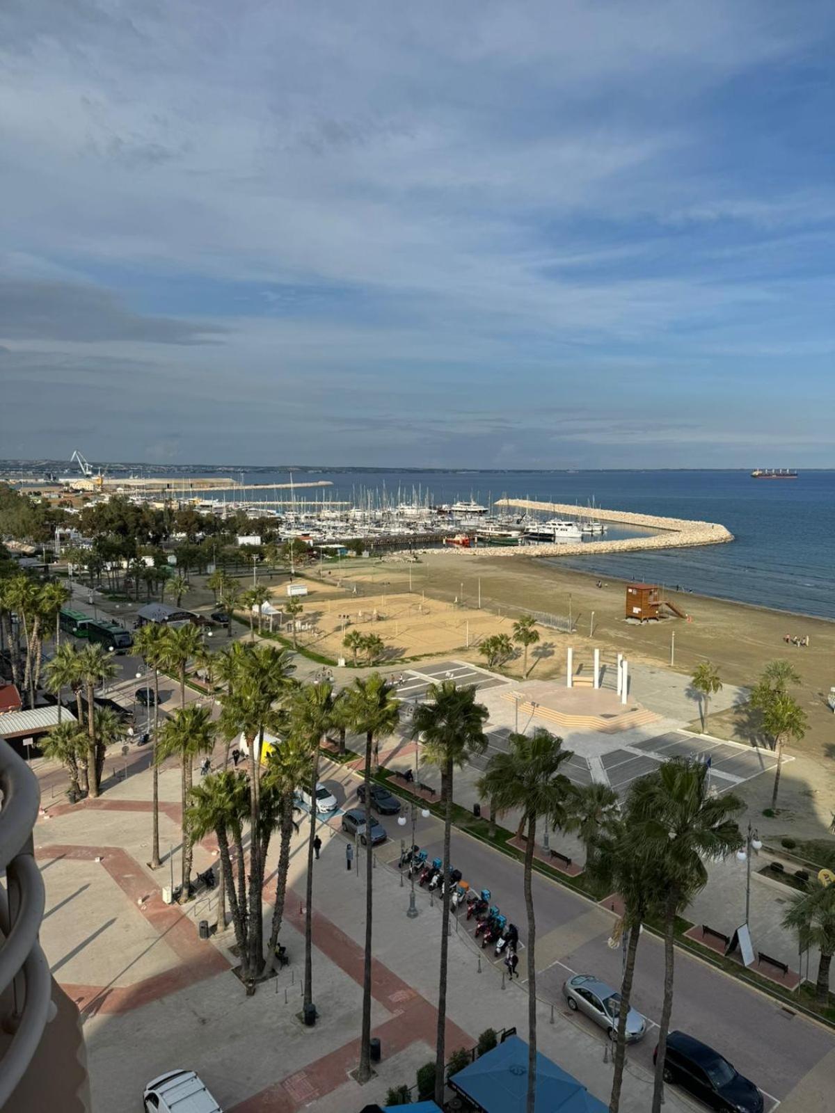11 Suites - Golden Sunrise Suite Larnaca Esterno foto